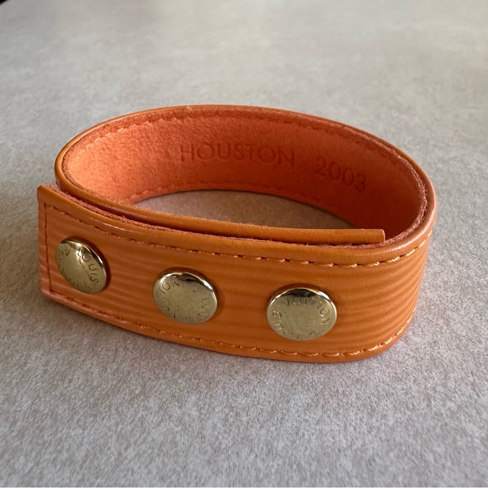 Loui Vuitton Authentic Leather women’s bracelet